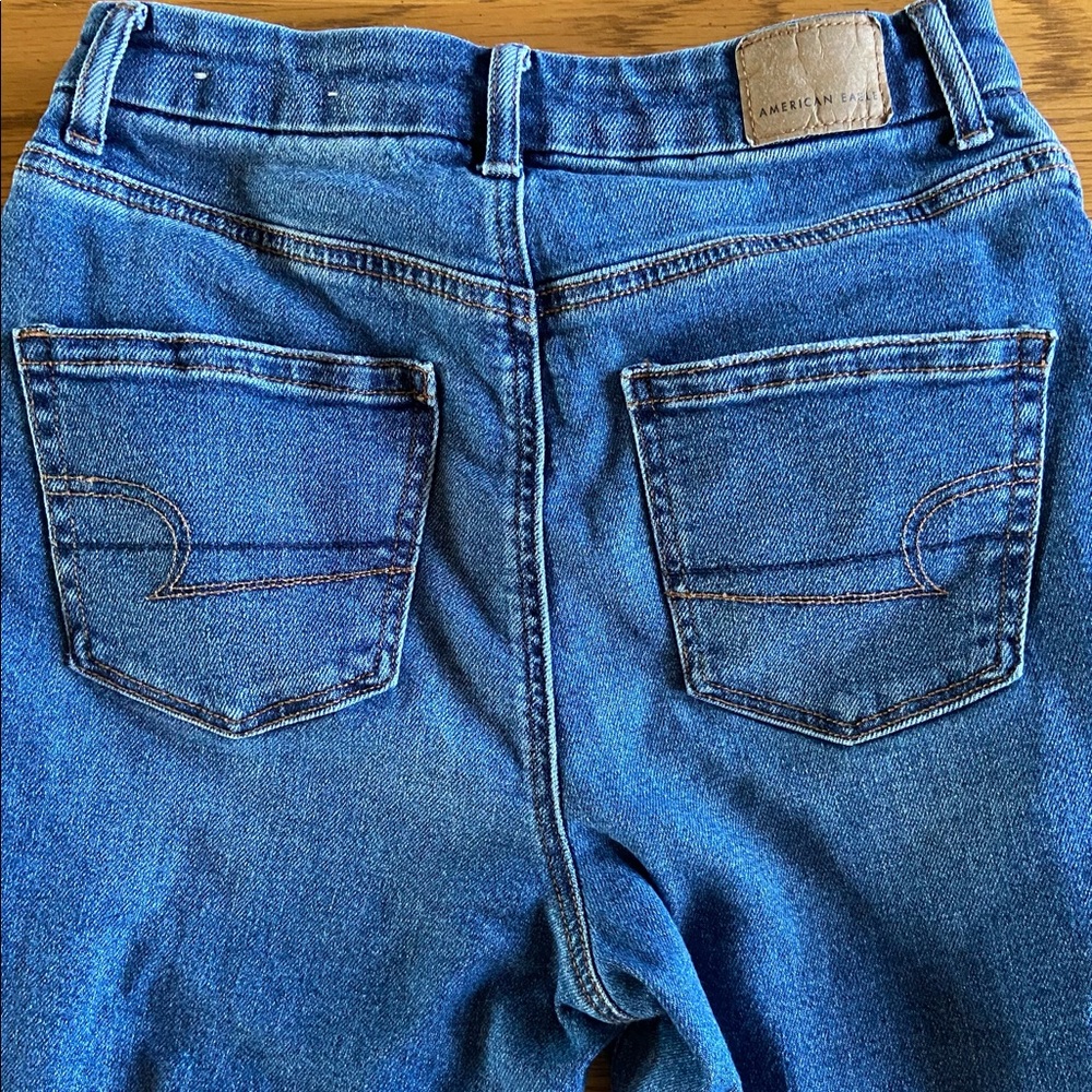 AEO distressed curvy mom jean - Picture 5 of 8